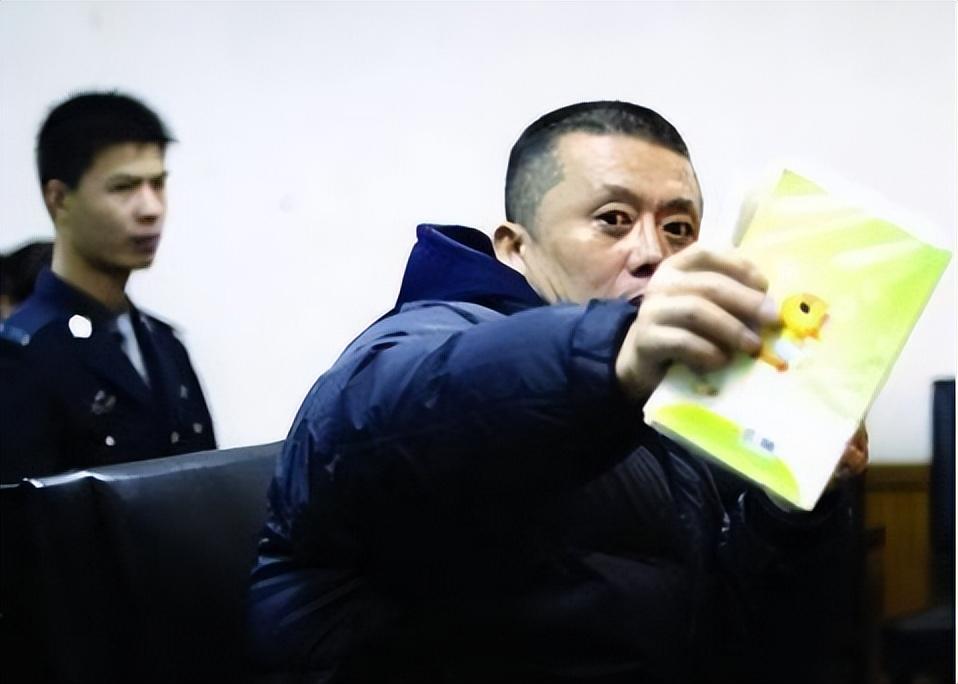 谢雨欣|逃亡20年混成富豪：把女友捧成明星，拉神五功臣下马，这逃犯有点牛