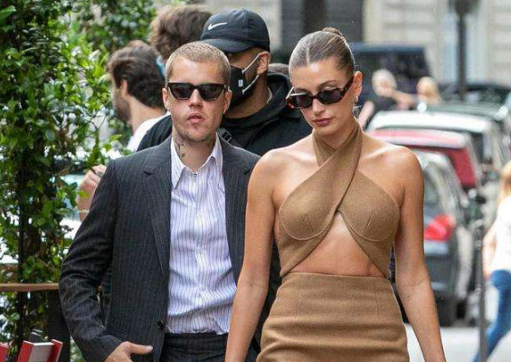 贾斯汀·比伯|与女友分分合合十余年，转眼却娶前任好友，花2亿为妻子购买爱巢