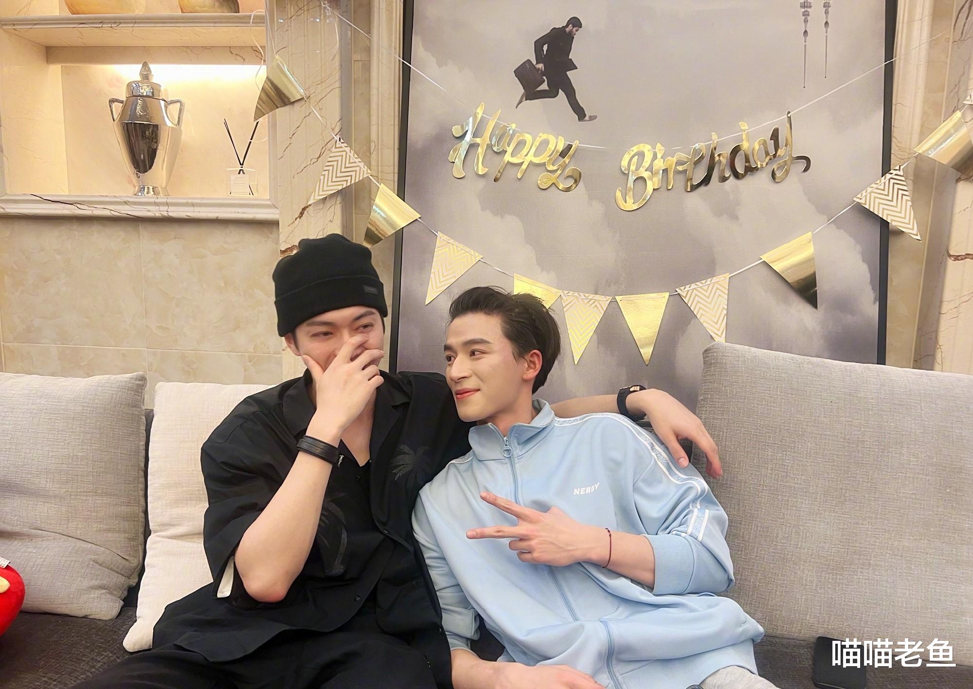 许凯|于正为两大爱将庆生，许凯黑色小背心抢镜，王星越满眼红血丝