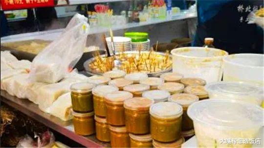 吃遍大连-冬天比较热门的街头小吃，快吃碗焖子暖和暖和~