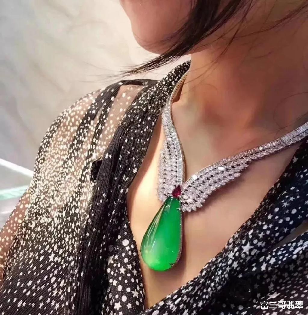 翡翠手镯|玉赏 ▏素面翡翠,简单即美