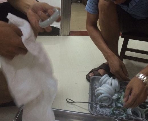 小叶紫檀|翡翠煮蜡的过程是怎样的？