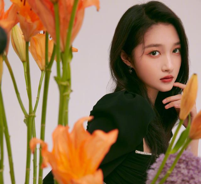 关晓彤|浙江卫视818晚会,北京大妞儿关晓彤,甜美造型照,颜值征服全网