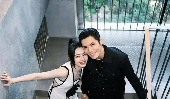 郭碧婷|婆媳闹掰?向太直播话里有话,内涵儿媳郭碧婷,提起向佐满眼心疼