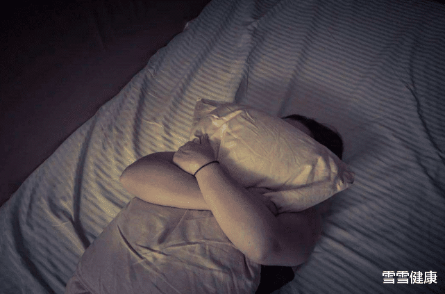 失眠|失眠“天敌”被发现,不是热牛奶,你若敞开吃,一觉睡到自然醒