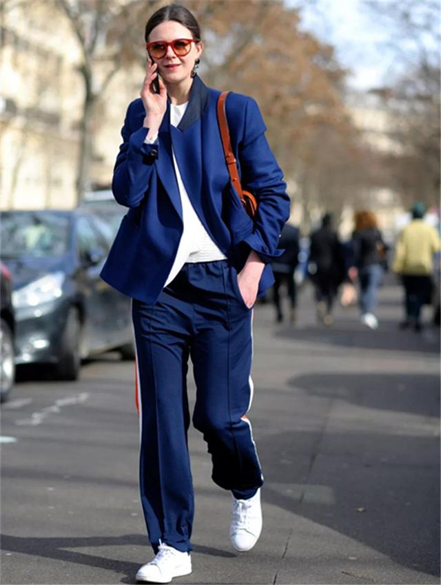 衬衫|秋日职场穿搭，白色半身短裙套装值得一试，简洁雅致又大方