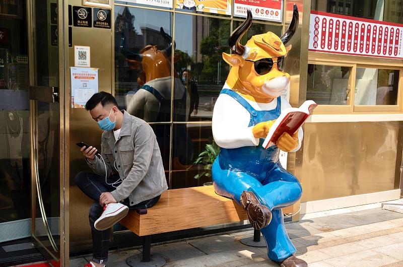 |拿着五六千的工资,下班就躺在床上玩手机?优秀就是与别人不一样