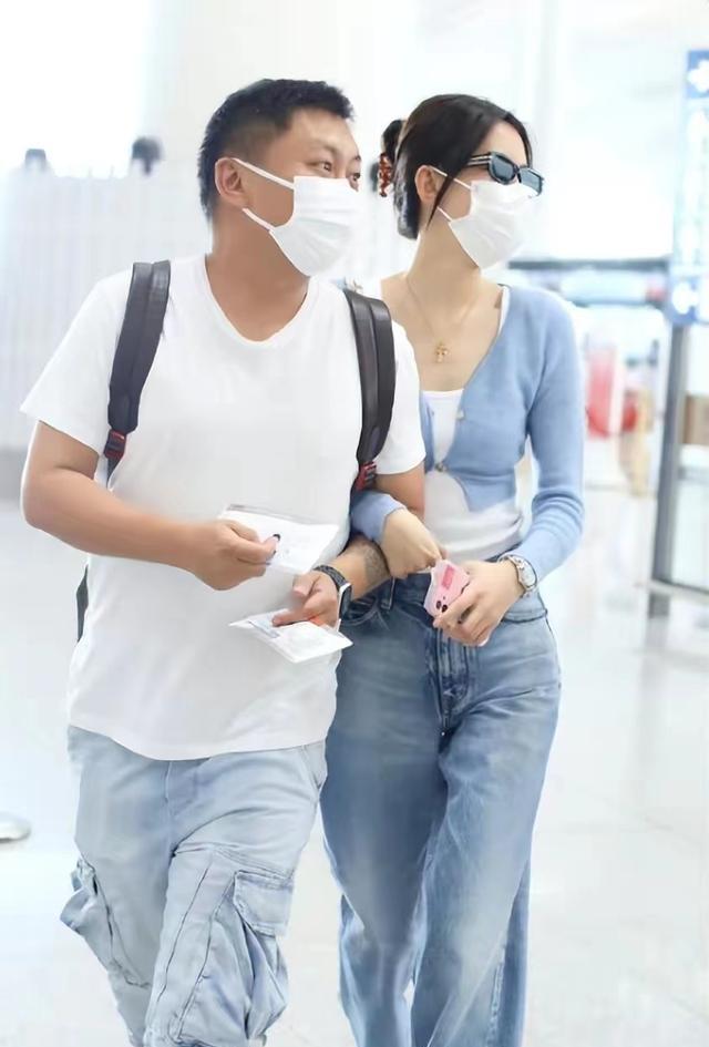 孙怡|跟李沁长得像的孙怡当众跟男经纪人玩暧昧董子健不管管吗