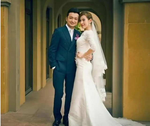 尼格买提|央视主持尼格买提已离婚!前妻称早不在一起,晒素颜嫌7800胸针贵