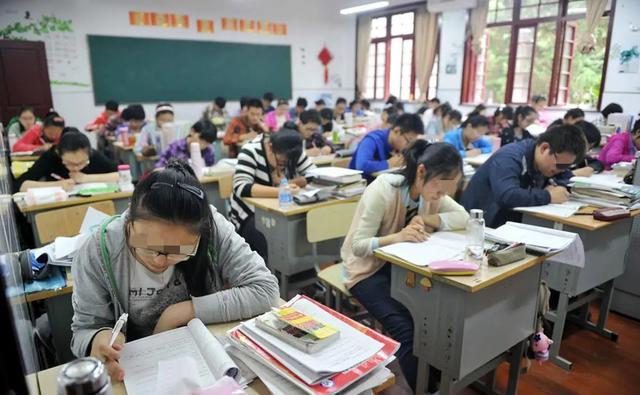 案例:37岁姐姐被妹妹灌醉,送入男主管房间,因一句话酿造的血案