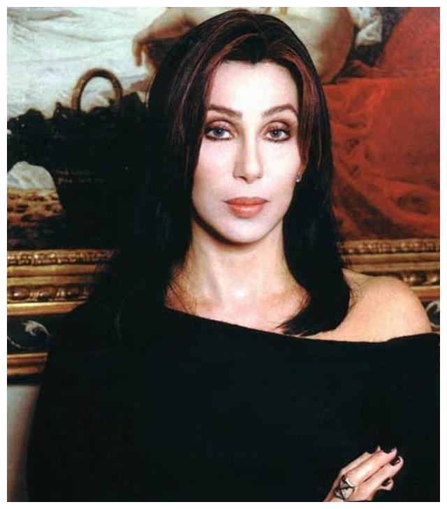 cher|小40岁！76岁顶流天后官宣与鲜肉恋情！网友吐槽：他还高攀了…