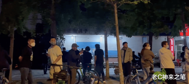 唐山老汉城烧烤店正在装修,没有消息证明店铺已经搬迁或者转让