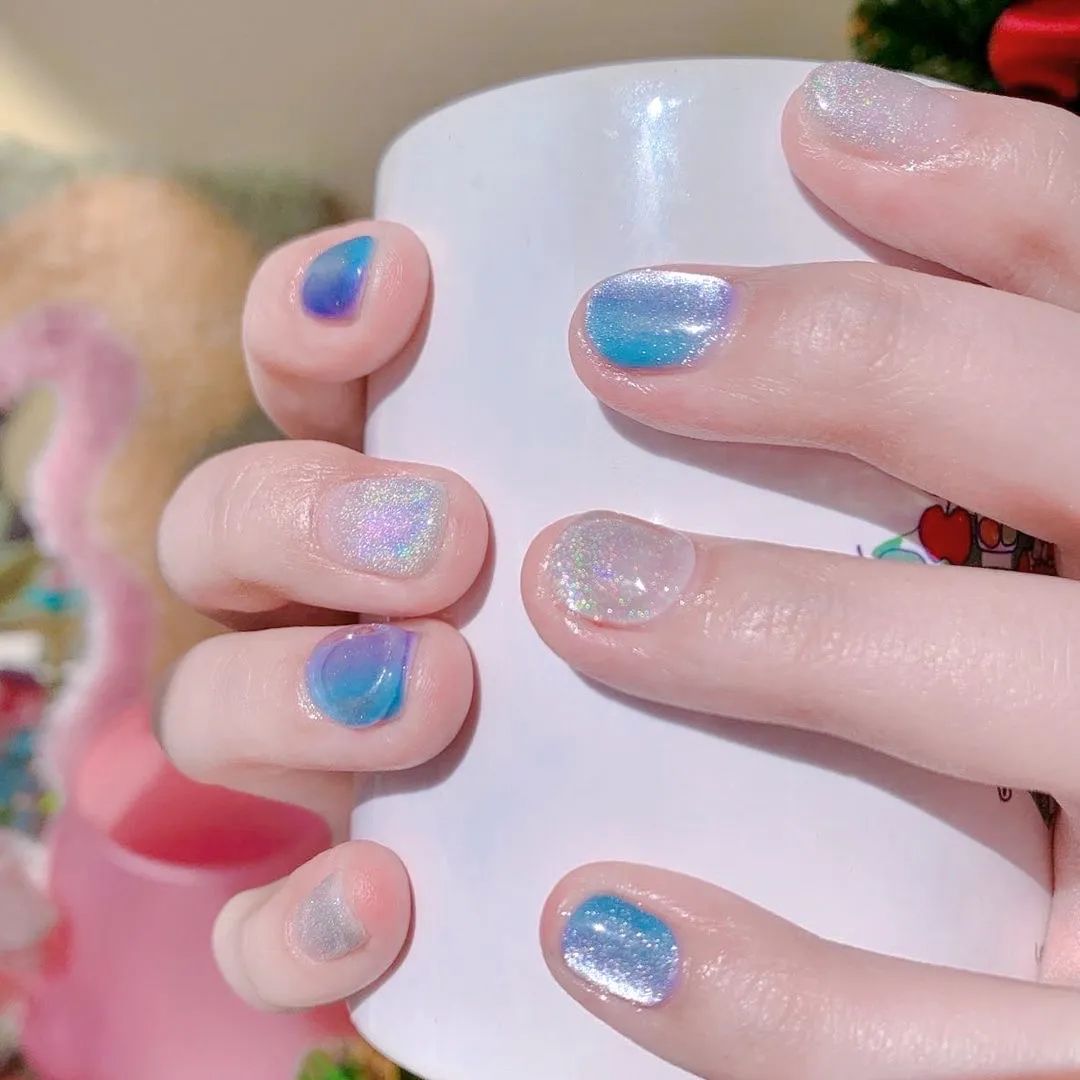 美甲 夏天最不能错过的蓝色系美甲！超治愈~
