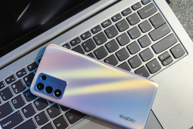 realme|realme爆发5600mAh新机，12+256G仅2299，基本不赚钱了
