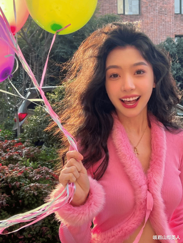 卷发 ?你适合“直发”还是“卷发”?看这3点就知道了!选错容易显老