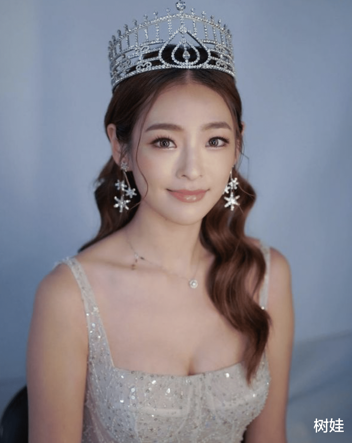 周子扬|周子扬公开与25岁港姐地下情，自称是正牌男友，不介意对方爱别人