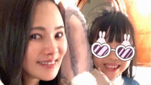 伊能静|满满正能量！伊能静住酒店自己打扫卫生，言传身教要女儿保持善念