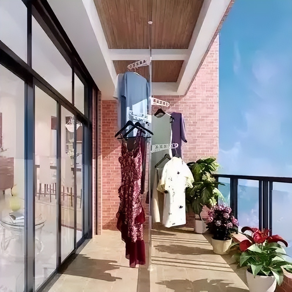 ?在阳台晾晒衣物的5种方式,你更中意哪一种?