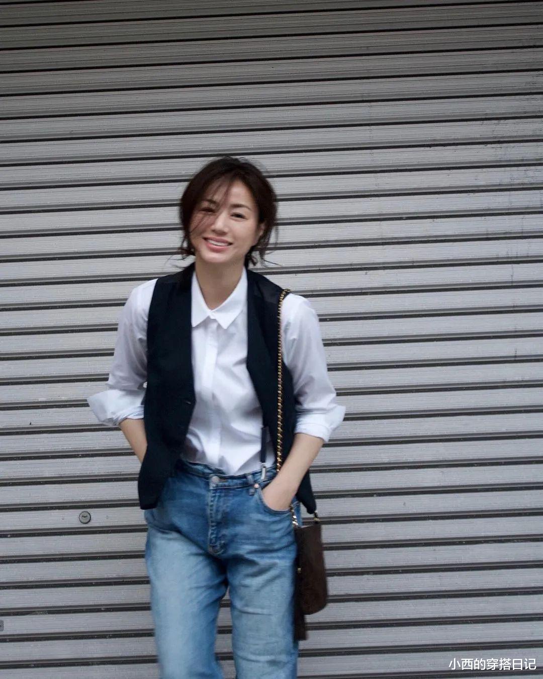 穿衣搭配 45岁的她太会穿衣服了，简约温柔优雅