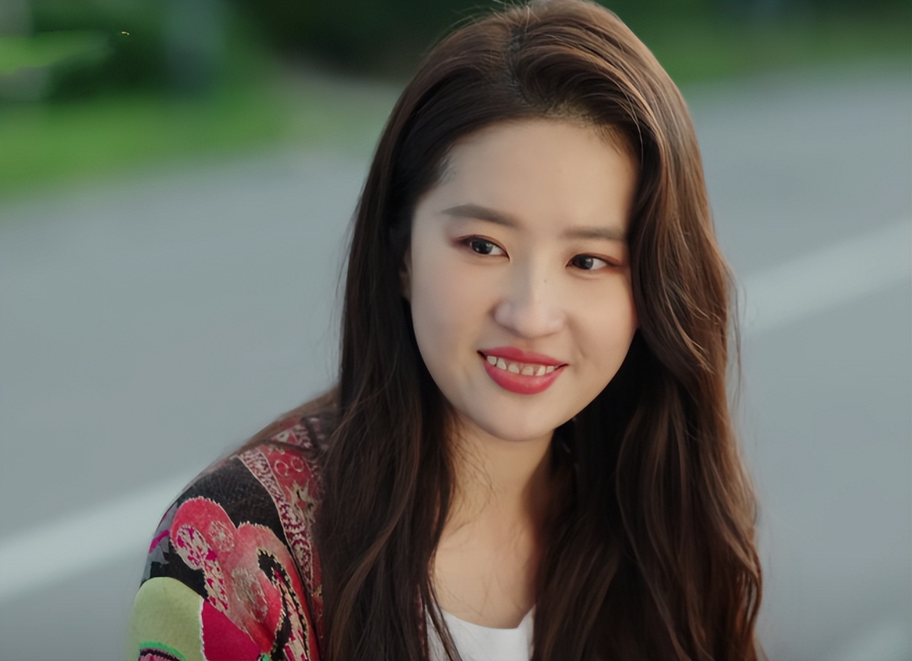 刘亦菲|说刘亦菲“大龅牙”丑的,是烤瓷大白牙看习惯了吧?