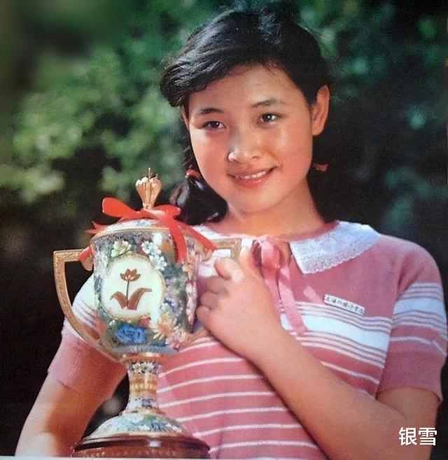 陈冲:我一生获奖无数,曾弃养双胞胎养女,如今亲生女儿哈佛毕业