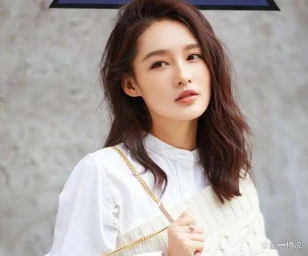 李沁|李沁又爆出一部新剧，30岁男主是资深演技派，网友：坐等追剧