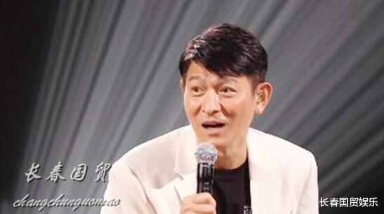 刘德华|61岁“天王”刘德华近照曝光，阳光帅气容颜未改风采不减当年