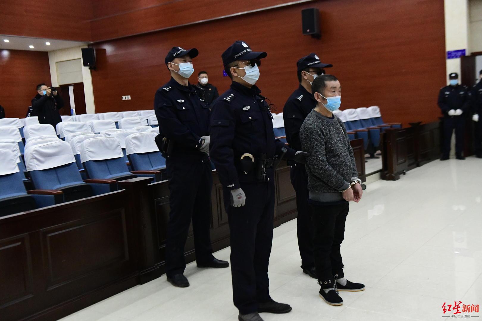 ?执行死刑！男子因玩笑持刀报复致3死1伤，曾伤害父亲致死获刑13年！
