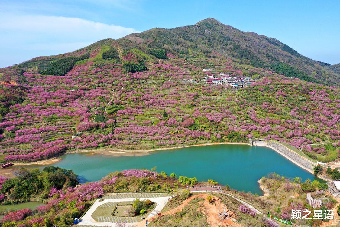 |油竹坪，悬岩村，两相对望如仙境