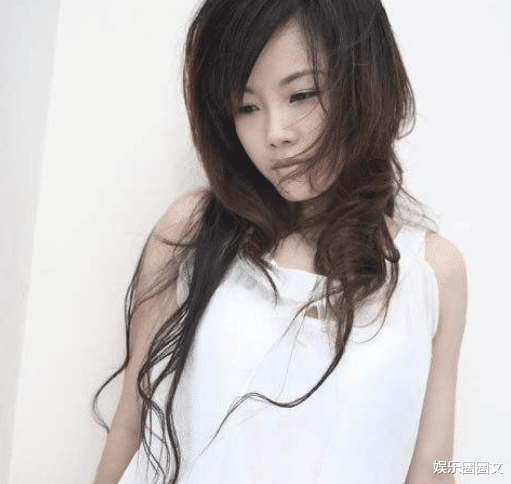 戴娆|歌星戴娆：35岁嫁清华学霸，是完美的贤妻良母，结婚十多年生俩娃