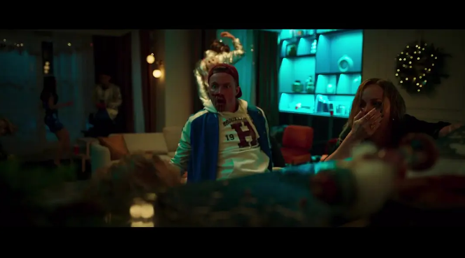 警察|嗨翻了之后，她杀死了所有的“朋友”