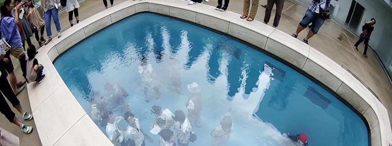 沙滩|日本“神秘”泳池：游客可在水底下游玩，为何衣服还不会被打湿？