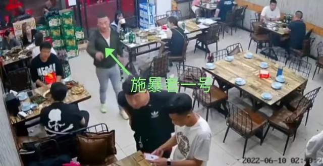 唐山事件中,被打女子踩中3条“雷区”,女孩是时候注意了