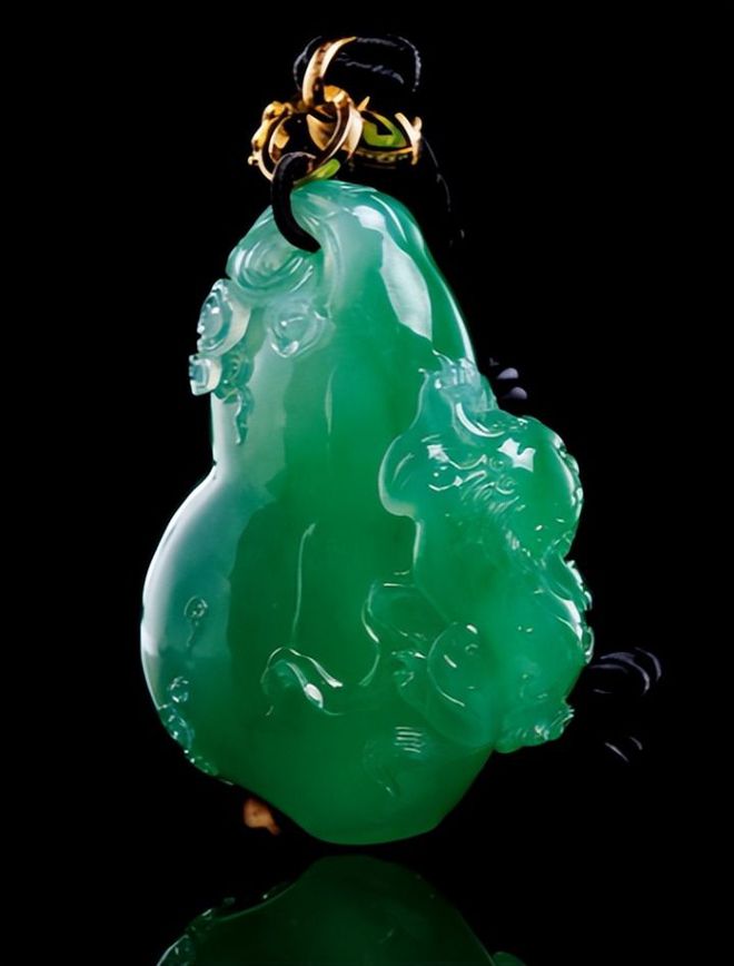 翡翠|「灵水」翡翠珠链再度现身西泠拍卖会,成交价2070万!涨幅超30%