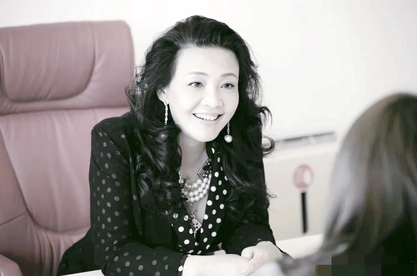 张兰|大S还不肯善罢甘休？疑泄露汪小菲私密录音，诬陷张兰夜总会上班