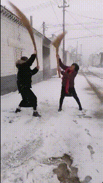 00后|路过程序员办公室,突然看见这画面,忍不住用手机拍了下来,哈哈哈哈~