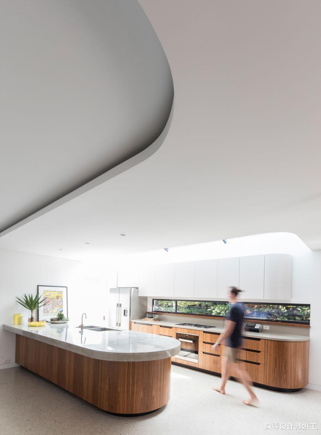 关于吊顶的5个小设计，金属条，线性木条和雕花造型，你家用上哪一个