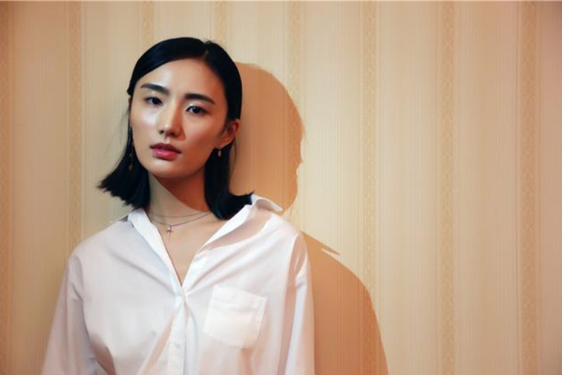 王菲|李亚鹏承认再婚，妻子比他小19岁，而前妻王菲却因盗用身份被举报