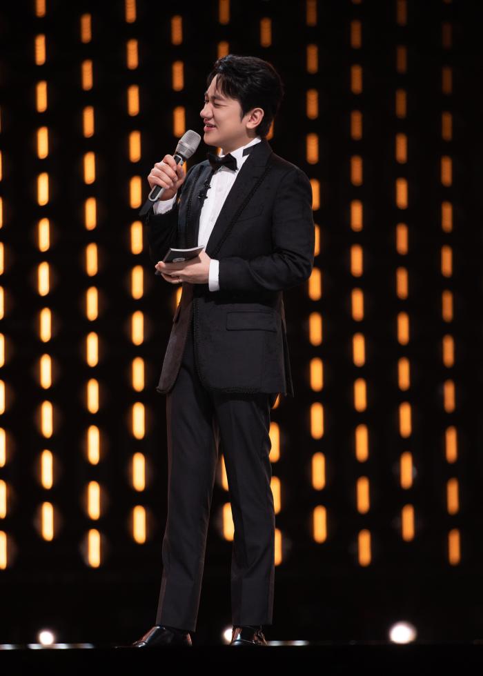 罗文姬|王祖蓝为《声生不息》全家搬到长沙，0酬劳担任主持和监制