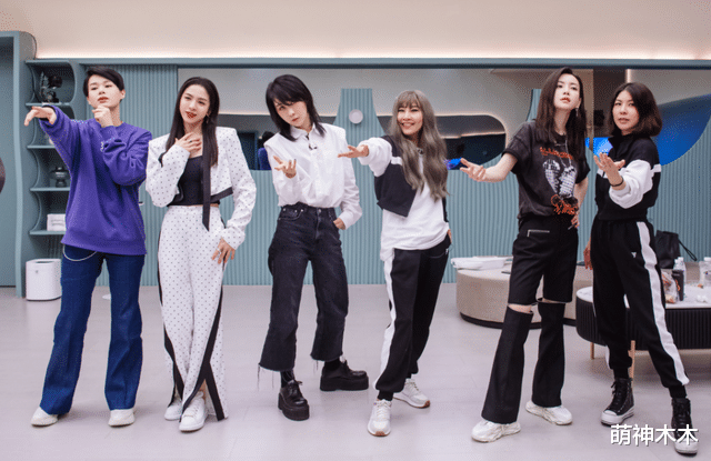 聚餐|《浪姐3》聚餐吸烟惹争议，大合照直接拍到烟盒，按照规定应罚款