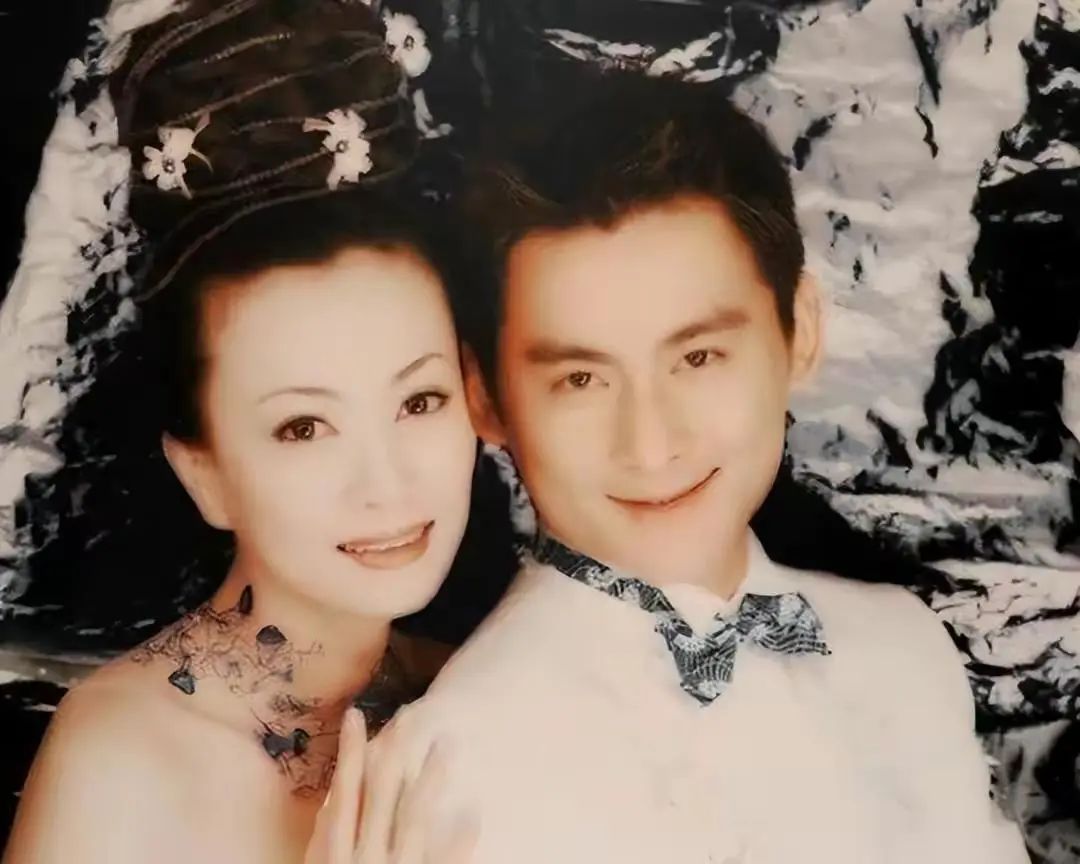 连花清瘟|55岁景岗山路边摊买水果,脸上满皱纹,瘦到认不出