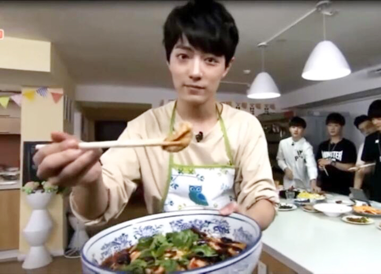 袁弘|长着一张“不食人间烟火”的脸，却是隐藏大厨，这7位男星谁嫁谁赚到