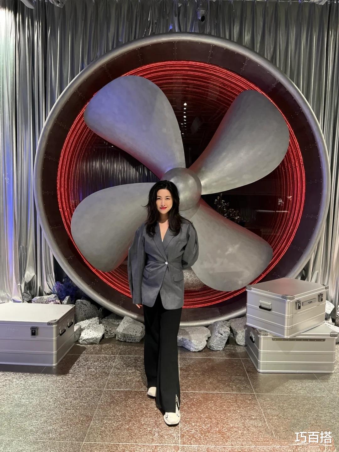 朱珠|生完孩子后的朱珠更美了！美丽大方又自信，纯欲与轻熟并存太抢眼