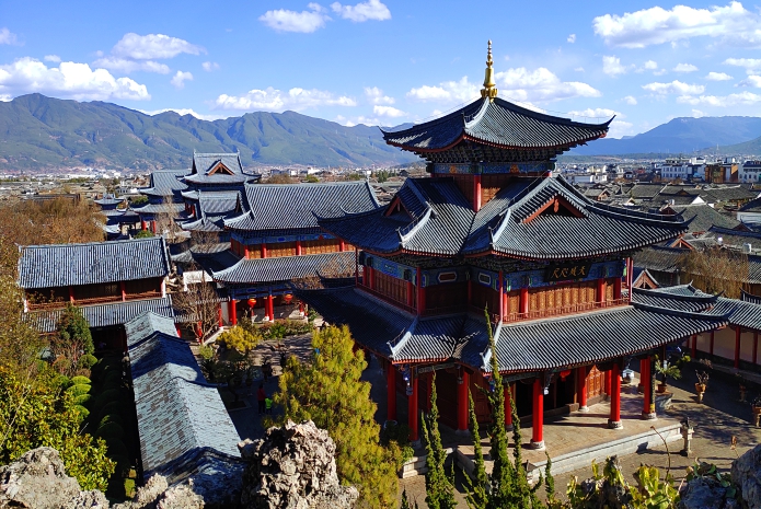 纳西族|云南省丽江古城，山高河流蜿蜒，是纳西族的发祥地
