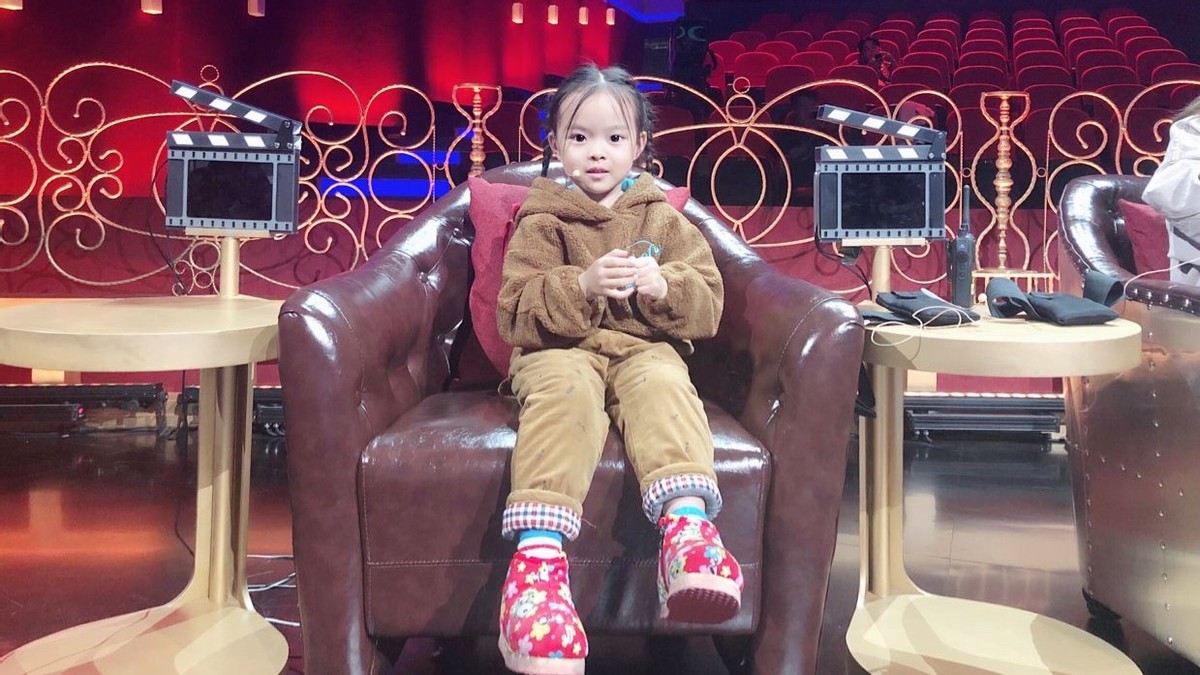 佟丽娅|小戏骨郑颖娴:徐峥力捧没火,却凭《亲爱的小孩》出圈,演技大赞