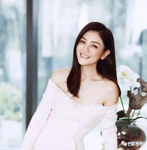 秦岚|她曾是美女主持人,嫁给演员生两个儿子,如今46岁婚姻生活很幸福