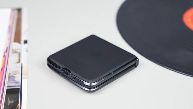 三星|折叠屏进入主力时代：moto razr 2022高能配置还原舒适体验