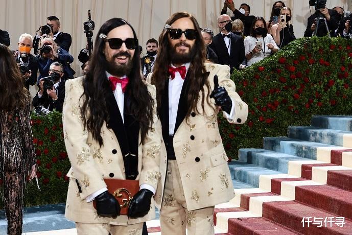 lv|LV明星天团乘公车登MetGala红毯，谷爱凌、乔布斯小女儿被挤没影