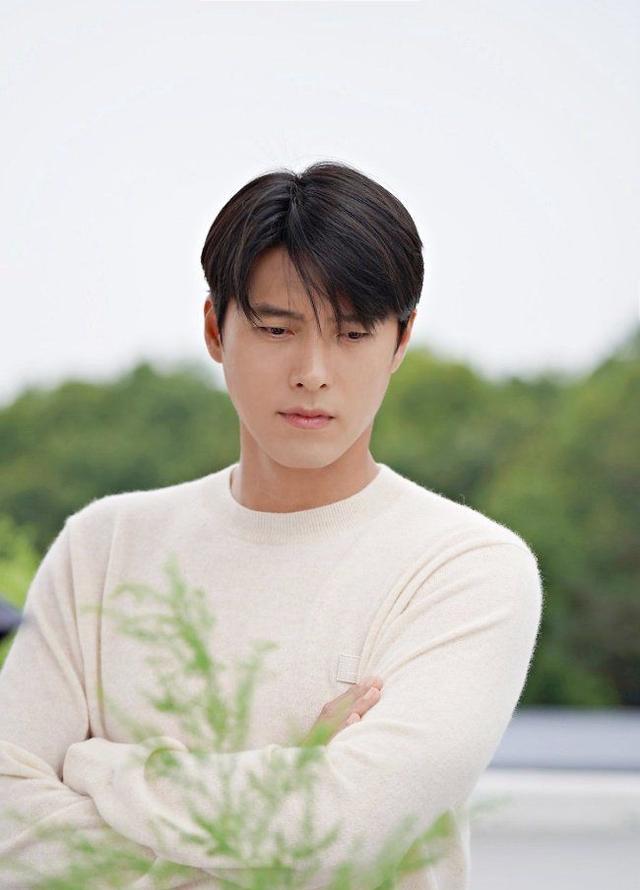 李易峰|孙艺珍怀孕后，玄彬性感躺床＋致命湿发近况照流出！网：不如脱