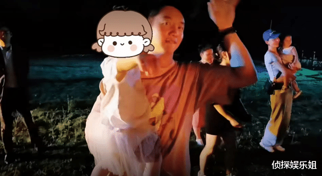 苗苗|郑恺带老婆女儿出游,苗苗妹妹担任摄影师,一家人其乐融融好幸福